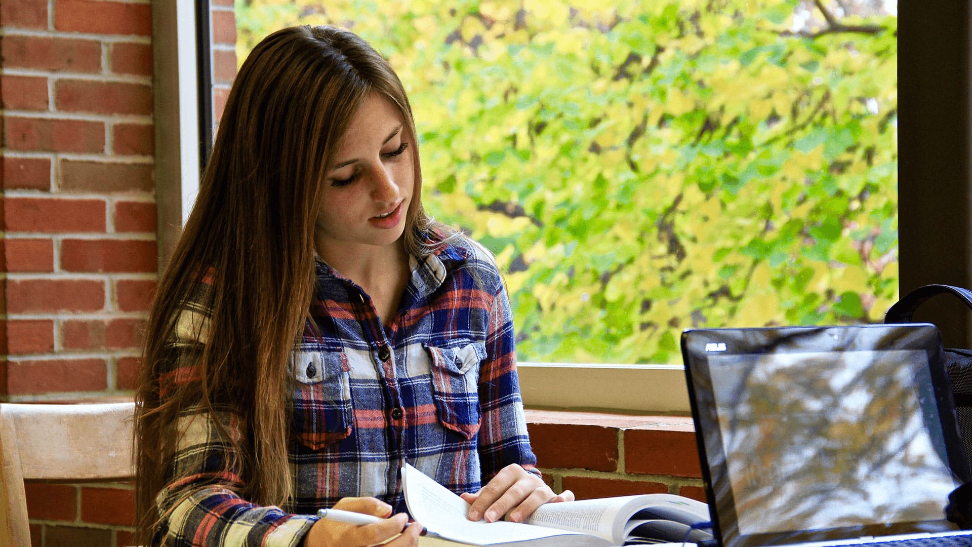 Student in library