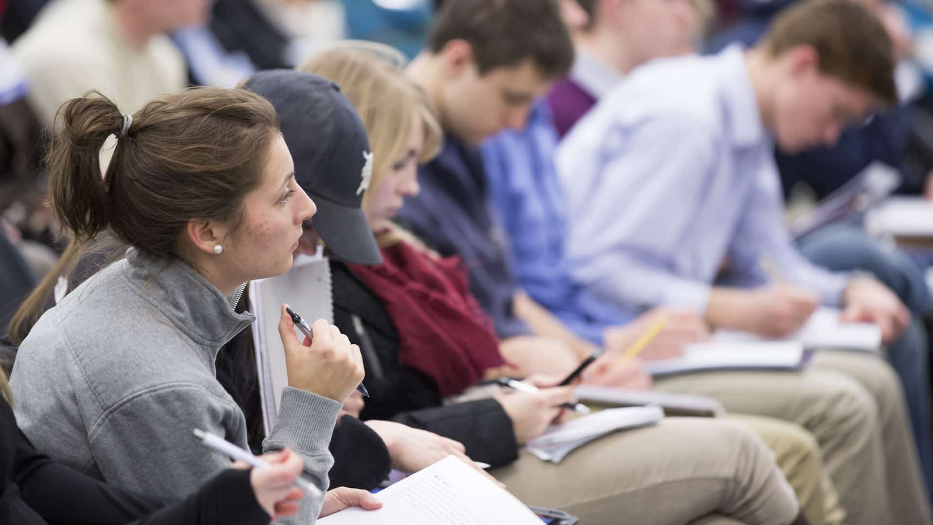 Students at a journalism CCA.