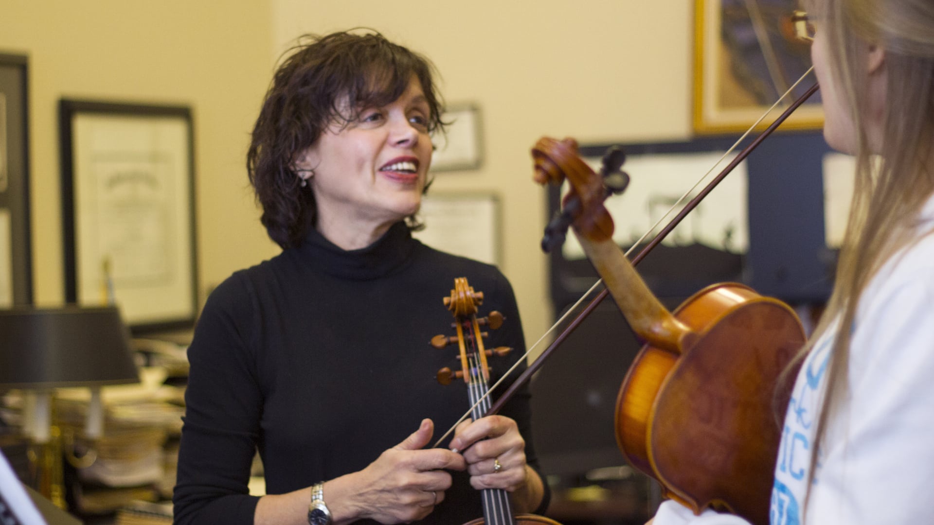 Melissa Knecht teaches a student