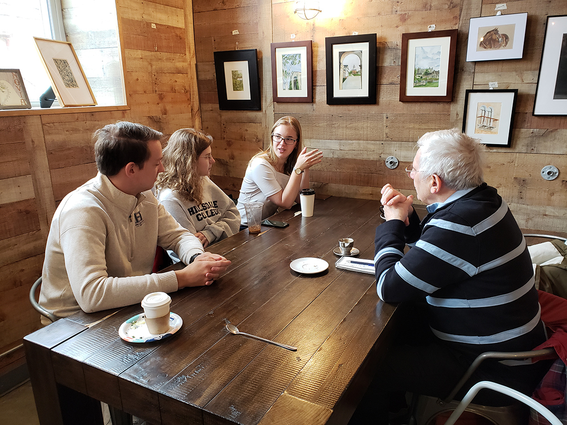 French students discussing theatre with visiting scholar Patrice Pavis