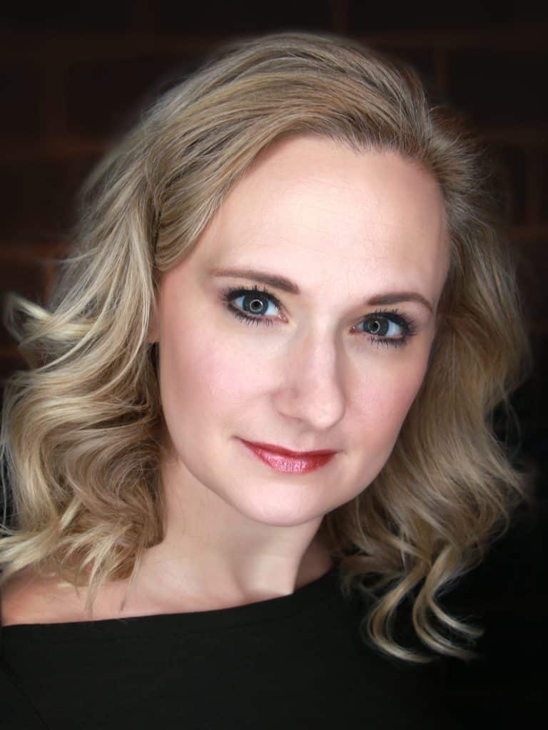 Holly Hobbs Headshot.