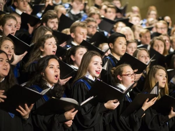 Hillsdale College Christmas Choir singing O' Holy Night at College Baptist Church.