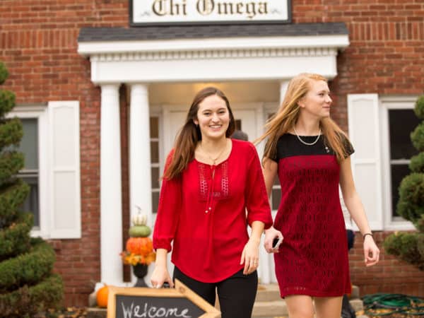 Students walking outside Chi Omega Sorority