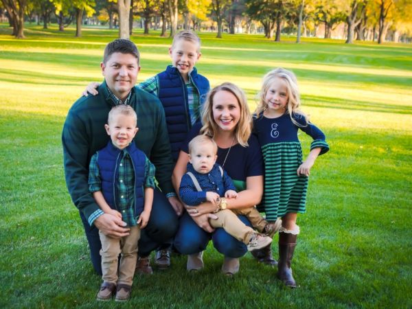 Brent and Lindsay Ogle family photo.
