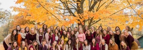 Members of Pi Beta Phi in autumn