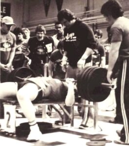 Black an white photo of weight lifters
